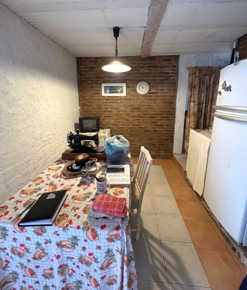 Lainez 700, dos dormitorios, patio amplio, interna.