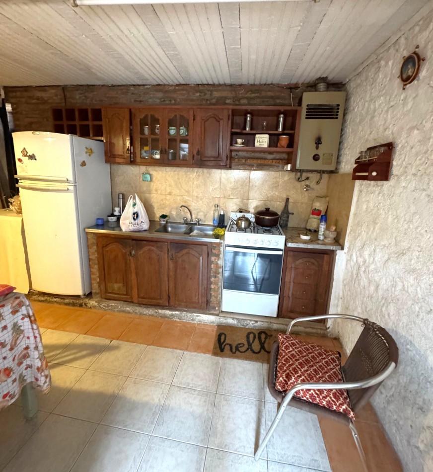 Lainez 700, dos dormitorios, patio amplio, interna.