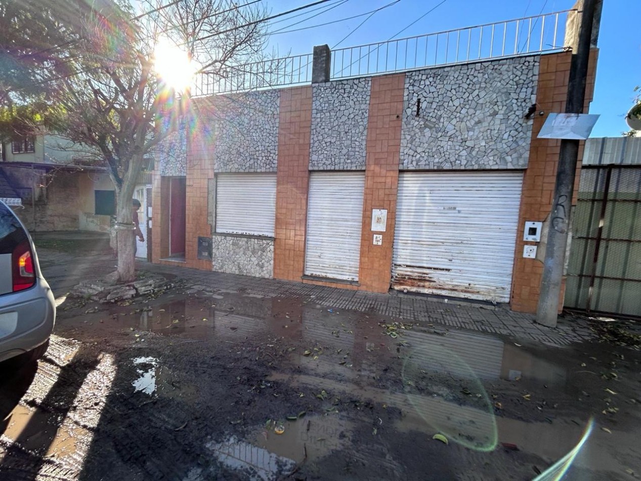 Callao 5400, casa de dos dormitorios mas comodin, a reciclar, patio. 197 m2. 