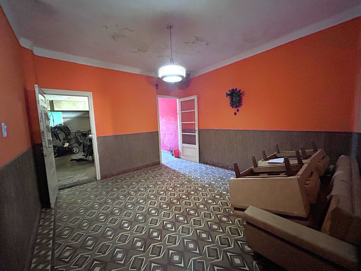 Callao 5400, casa de dos dormitorios mas comodin, a reciclar, patio. 197 m2. 