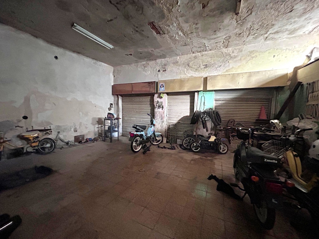 Callao 5400, casa de dos dormitorios mas comodin, a reciclar, patio. 197 m2. 