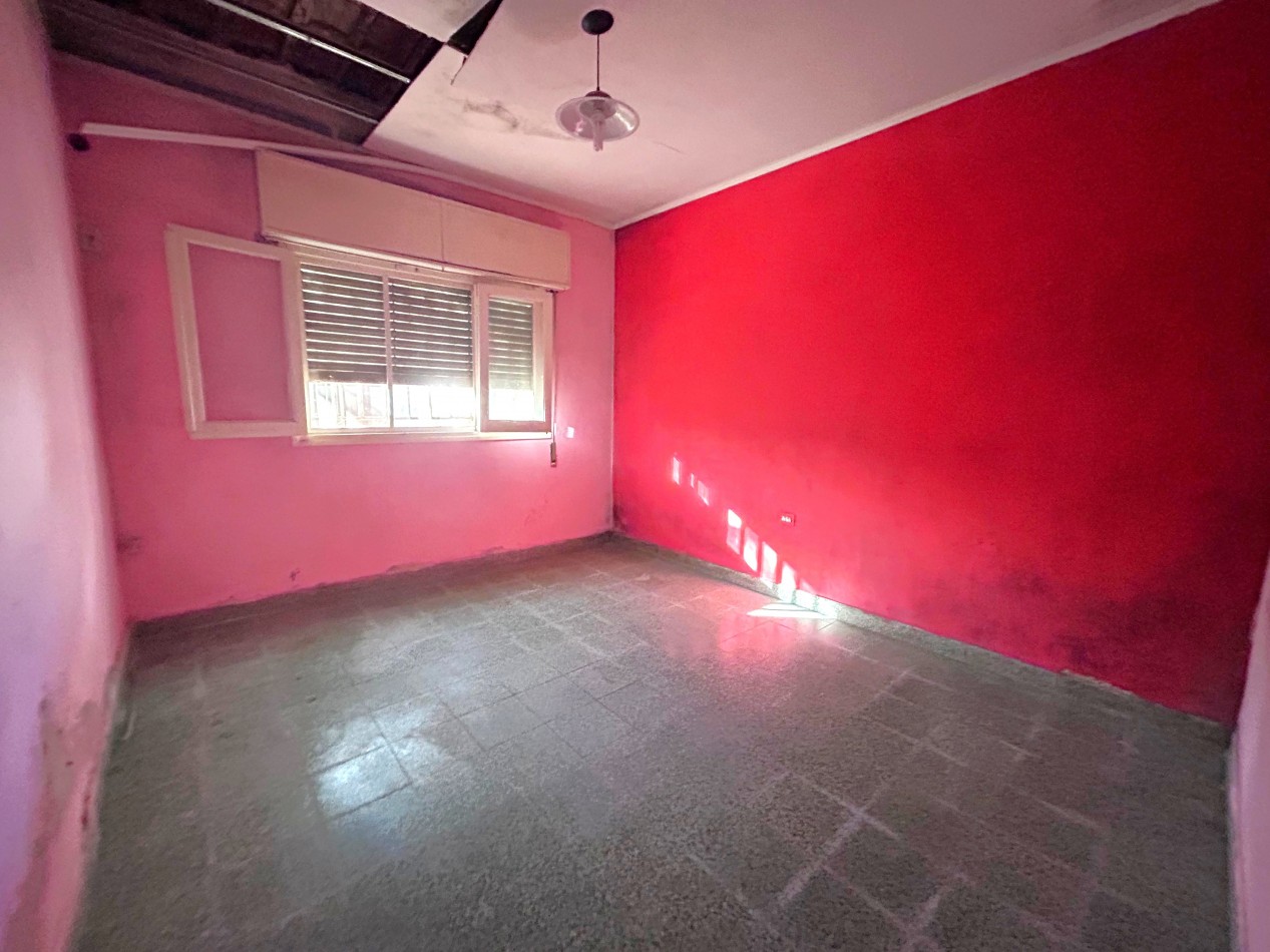 Callao 5400, casa de dos dormitorios mas comodin, a reciclar, patio. 197 m2. 