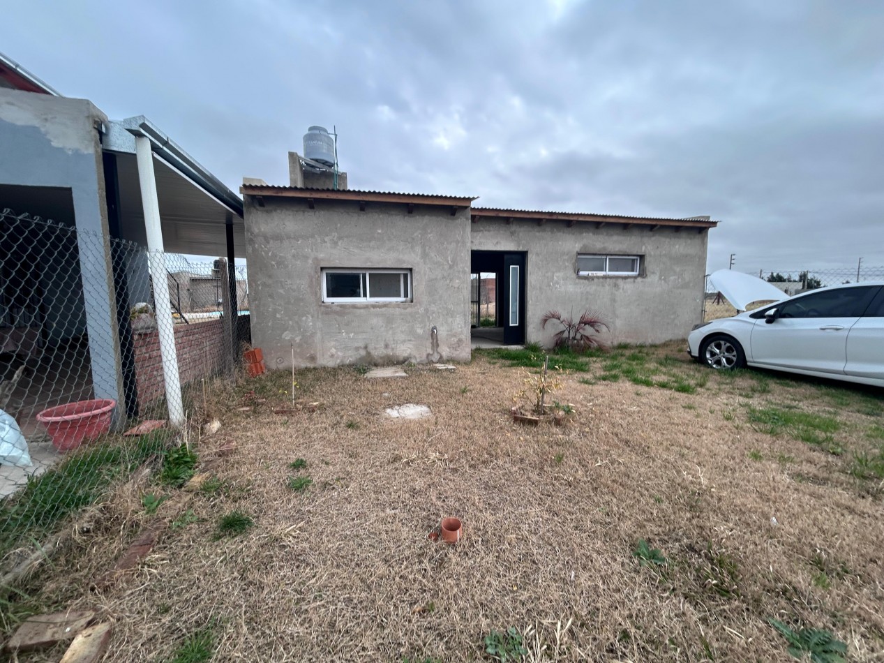 Oportunidad en Altos de Piñero, amplia propiedad a terminar 1 dormitorio.