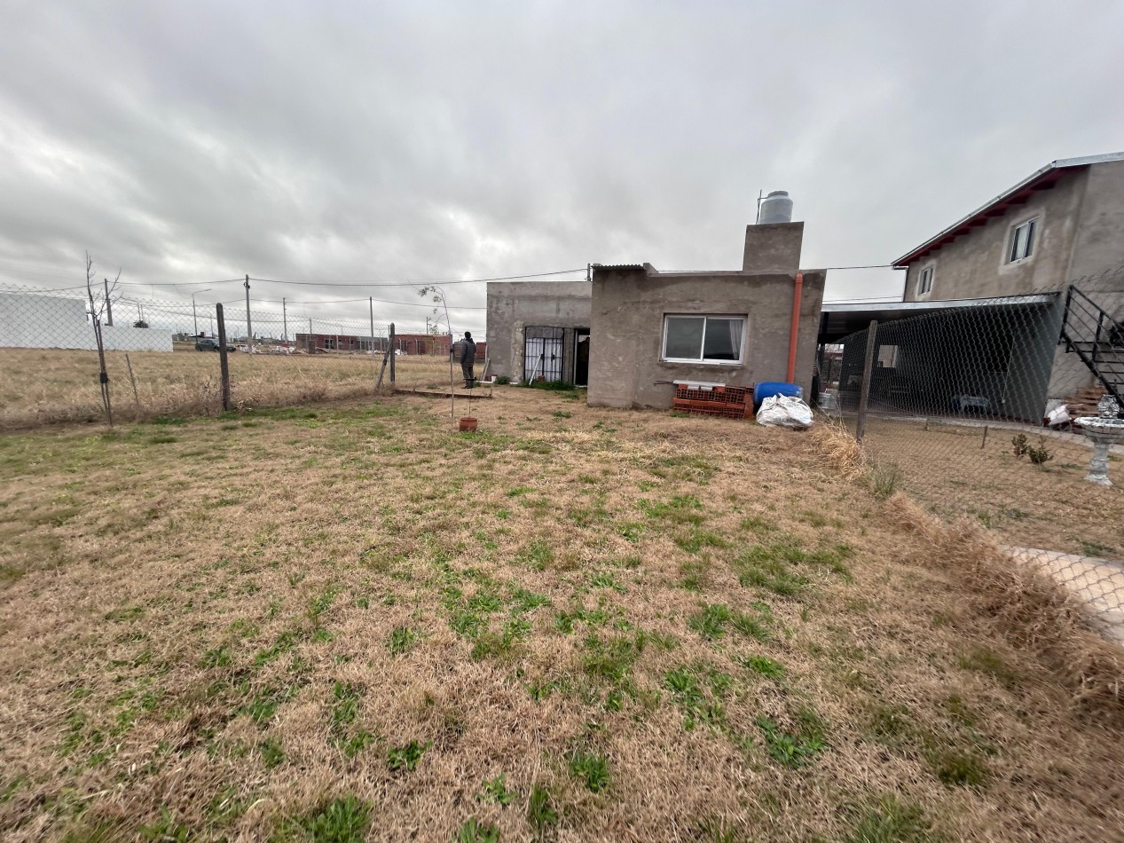 Oportunidad en Altos de Piñero, amplia propiedad a terminar 1 dormitorio.