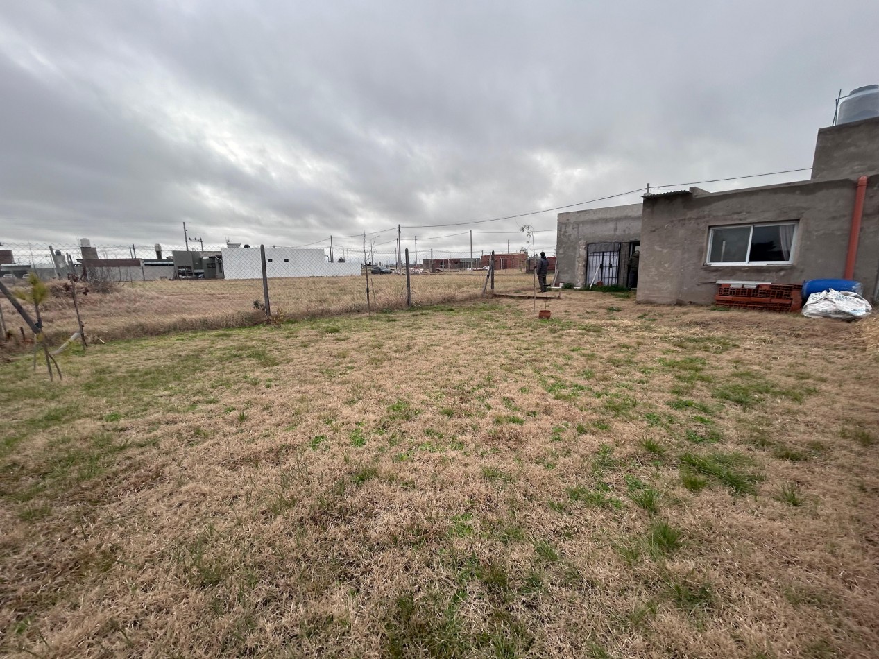 Oportunidad en Altos de Piñero, amplia propiedad a terminar 1 dormitorio.