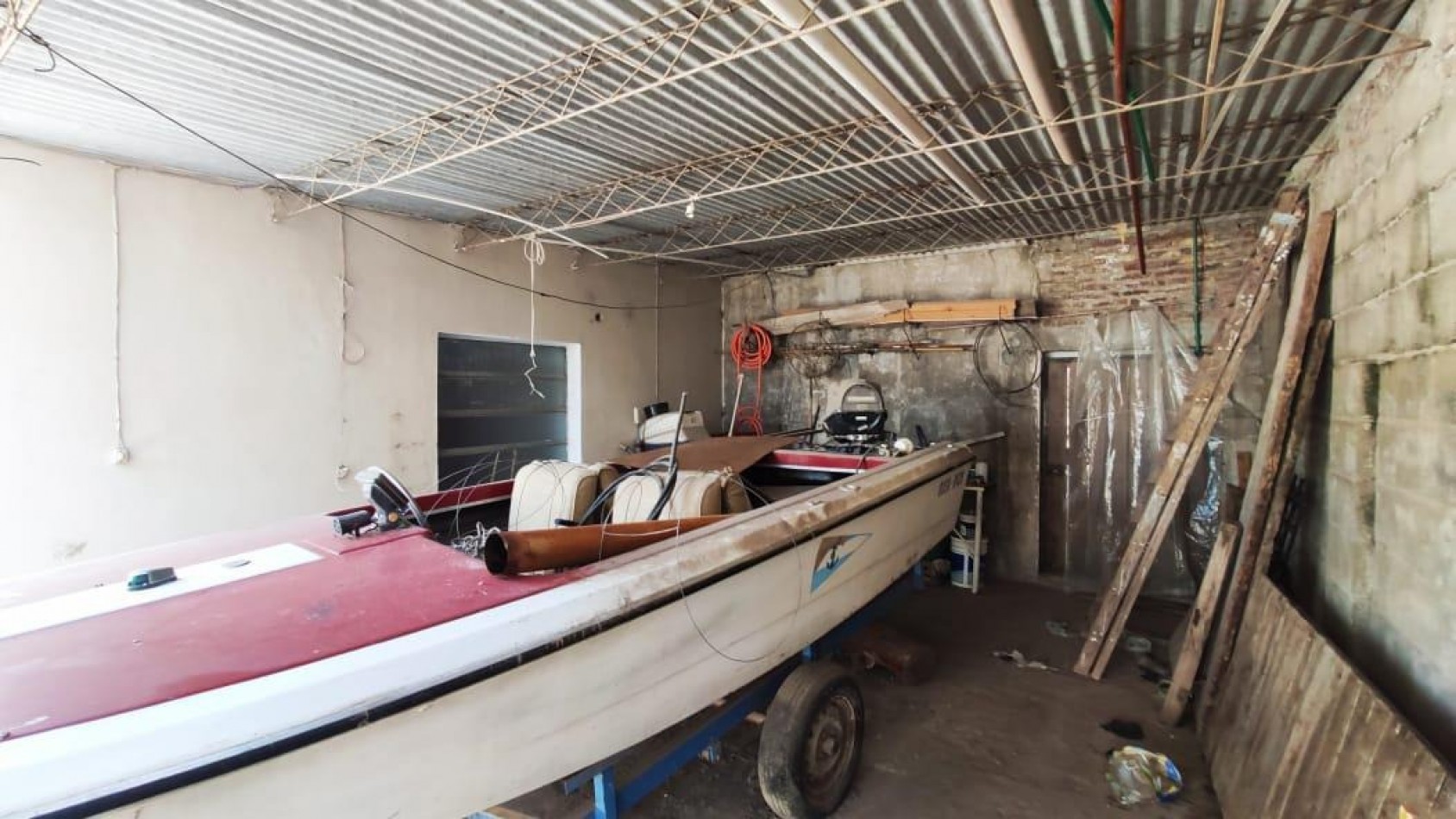 Capitan Bermudez, Laprida al 100, Local comercial, casa 2 dormitorios y monoambiente.