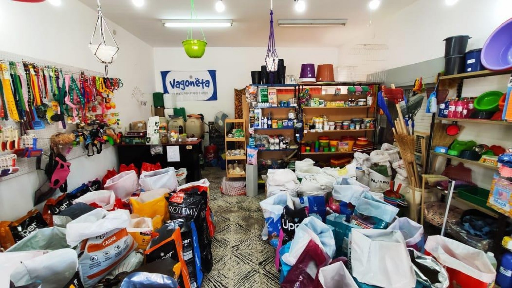 Capitan Bermudez, Laprida al 100, Local comercial, casa 2 dormitorios y monoambiente.