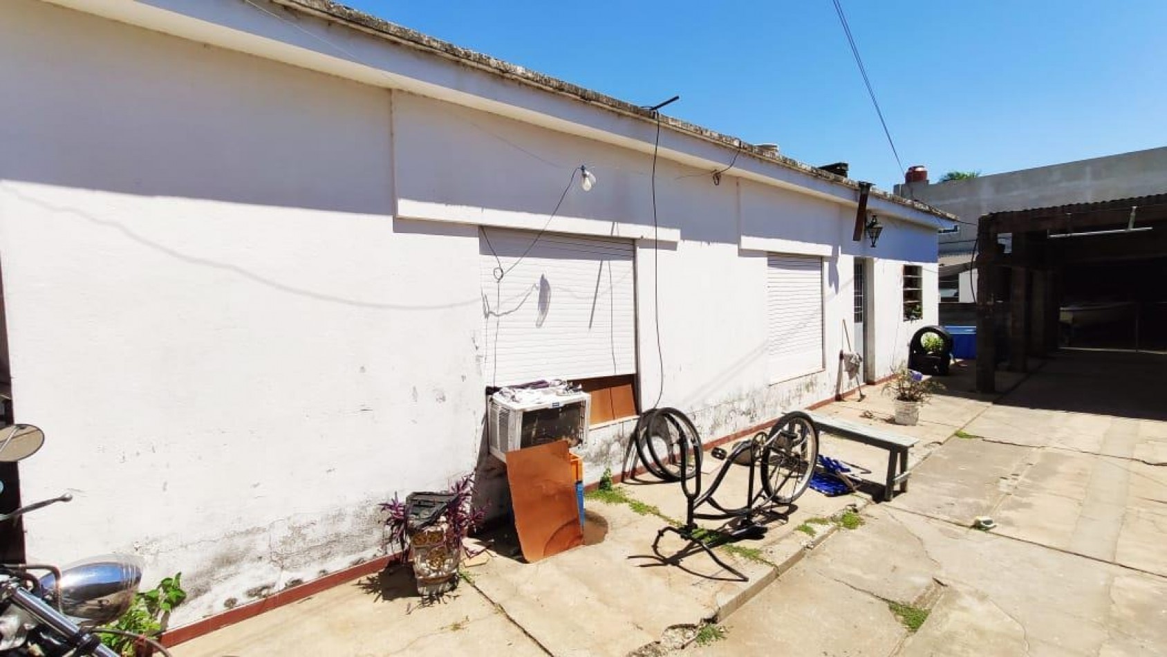 Capitan Bermudez, Laprida al 100, Local comercial, casa 2 dormitorios y monoambiente.