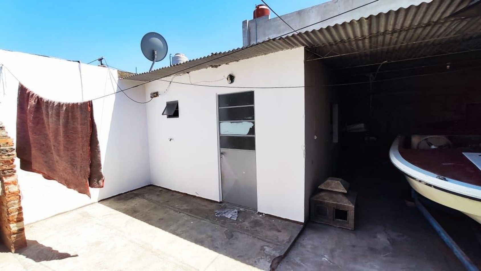 Capitan Bermudez, Laprida al 100, Local comercial, casa 2 dormitorios y monoambiente.