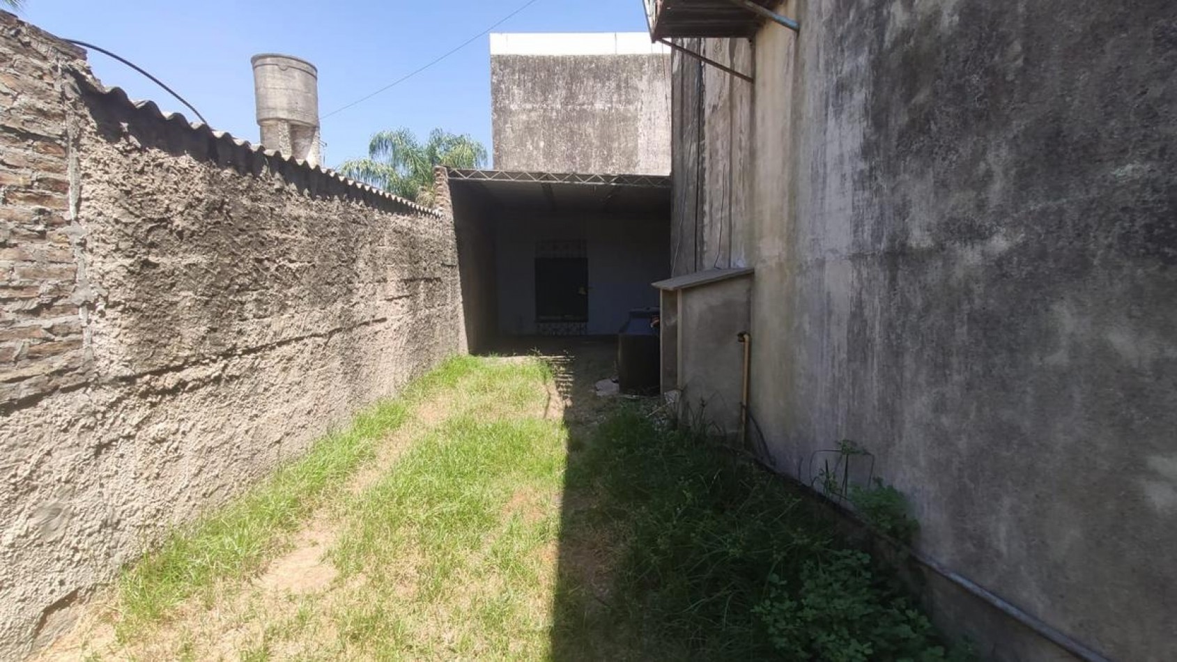 Capitan Bermudez, Laprida al 100, local comercial y departamento 3 dormitorios.