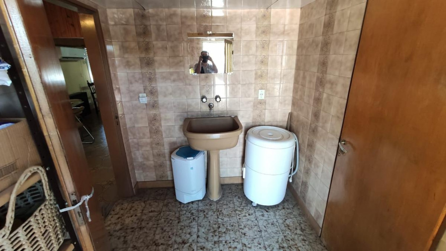 Capitan Bermudez, Laprida al 100, local comercial y departamento 3 dormitorios.