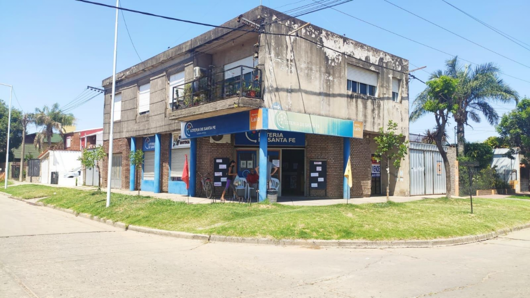 Capitan Bermudez, Laprida al 100, local comercial y departamento 3 dormitorios.