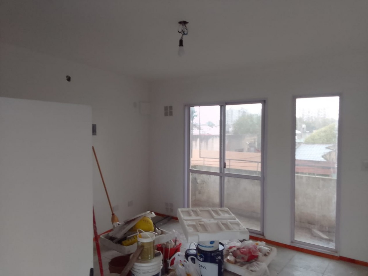 Rueda 1900, departamento 1er piso de escalera, a estrenar.