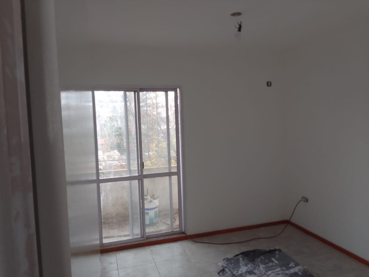 Rueda 1900, departamento 1er piso de escalera, a estrenar.