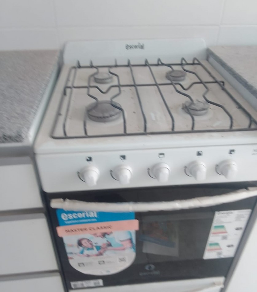 Rueda 1900, departamento 1er piso de escalera, a estrenar.