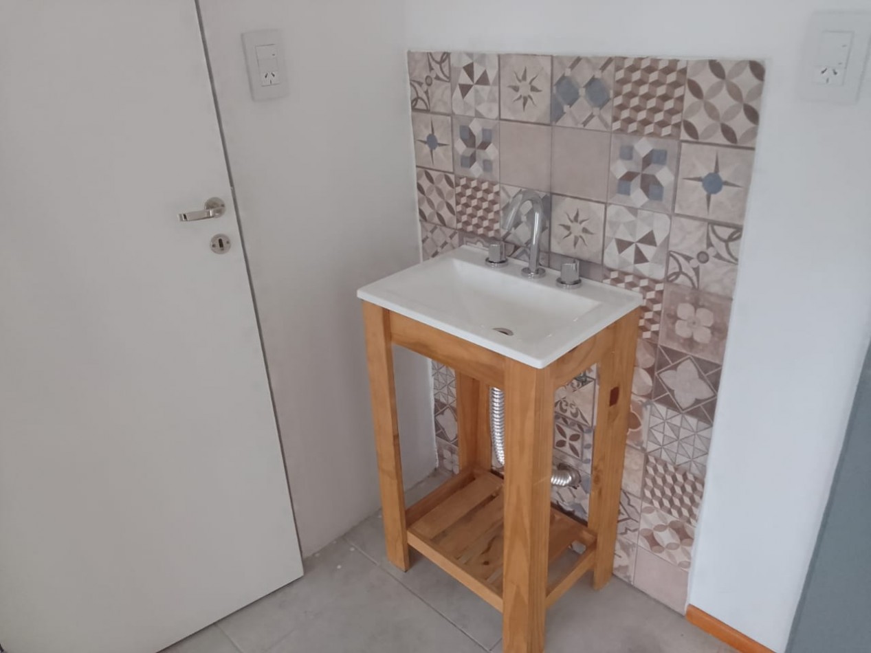 Rueda 1900, departamento 1er piso de escalera, a estrenar.