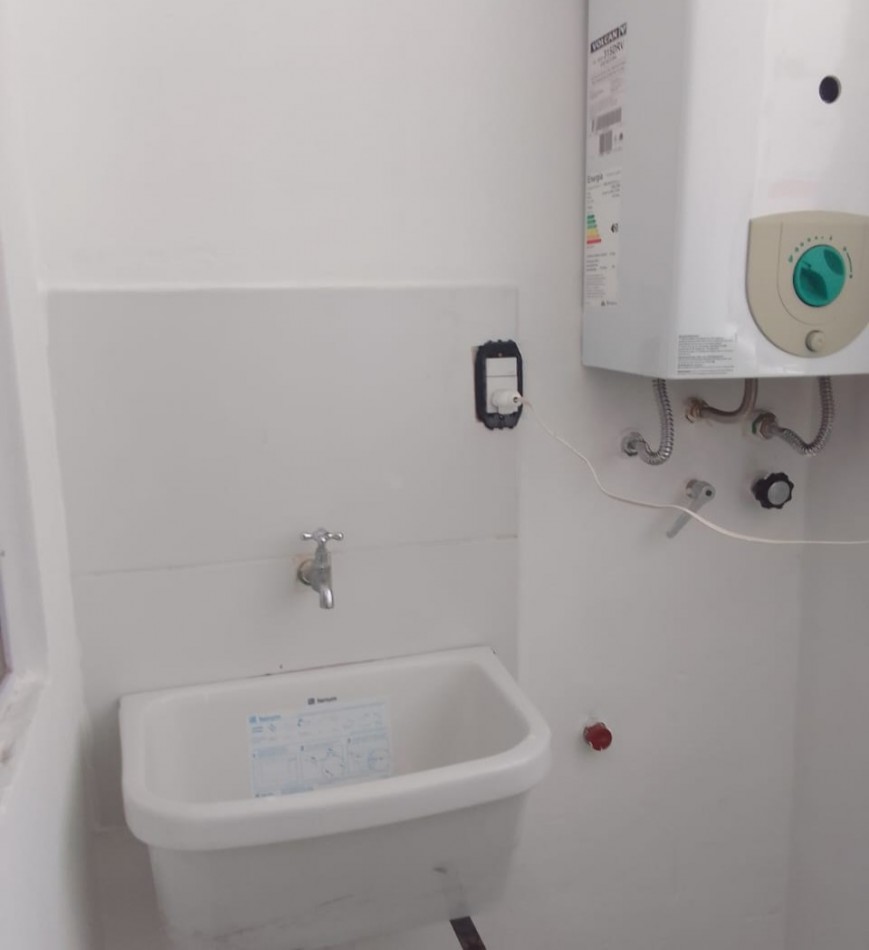 Rueda 1900, departamento 1er piso de escalera, a estrenar.