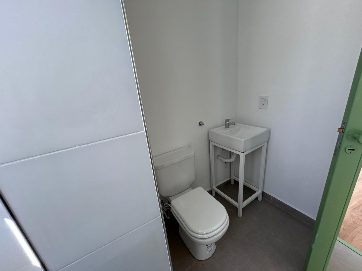 Saavedra 1900, departamento en venta de pasillo, loft, posibilidad de dividir, patio. A estrenar. 