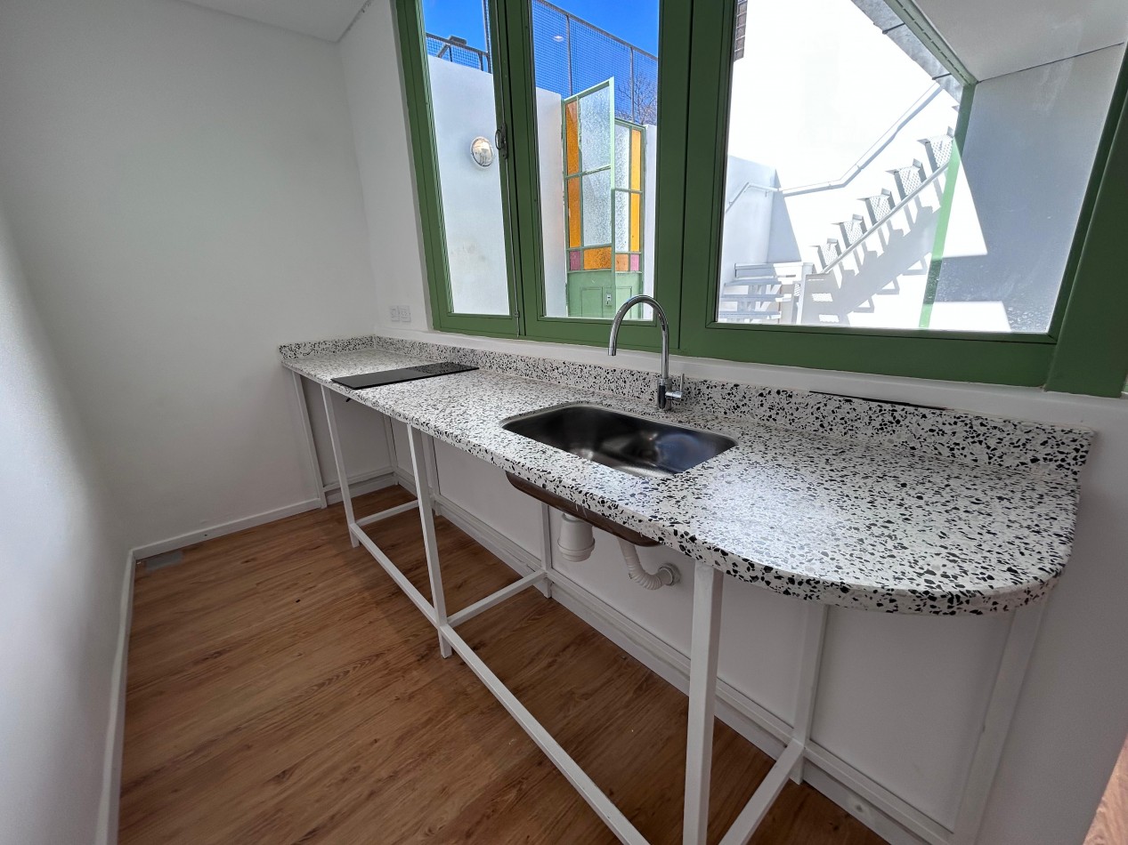 Saavedra 1900, departamento en venta de pasillo, loft, posibilidad de dividir, patio. A estrenar. 