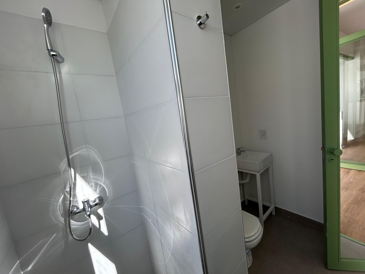 Saavedra 1900, departamento en venta de pasillo, loft, posibilidad de dividir, patio. A estrenar. 