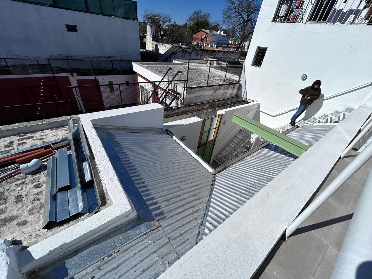 Saavedra 1900, departamento en venta de pasillo, loft, posibilidad de dividir, patio. A estrenar. 