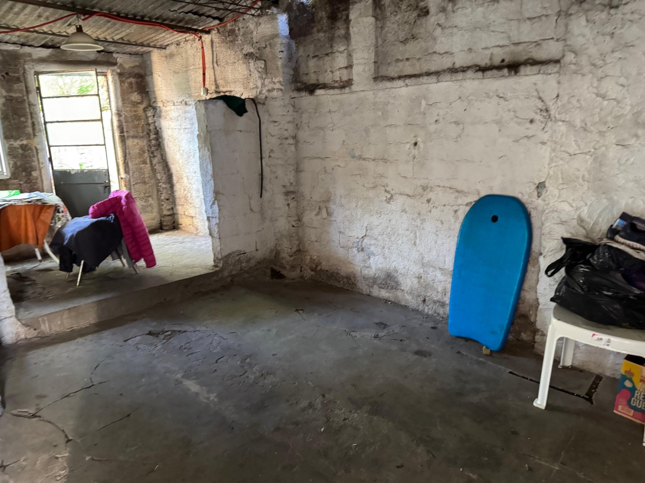 Sugasti 3400, a reciclar, un dormitorio mas comodin, fondo libre.133 m2 de lote.