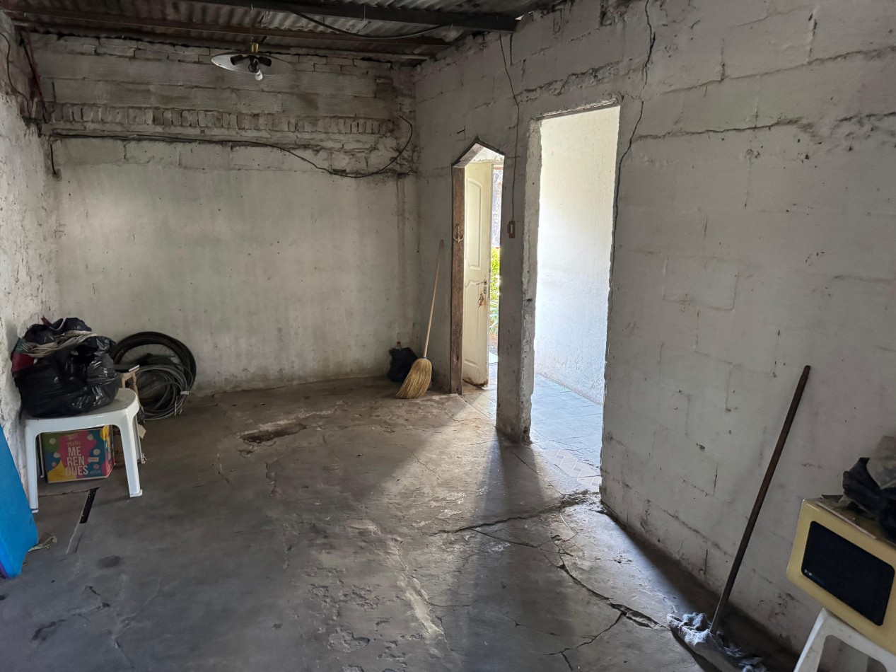 Sugasti 3400, a reciclar, un dormitorio mas comodin, fondo libre.133 m2 de lote.