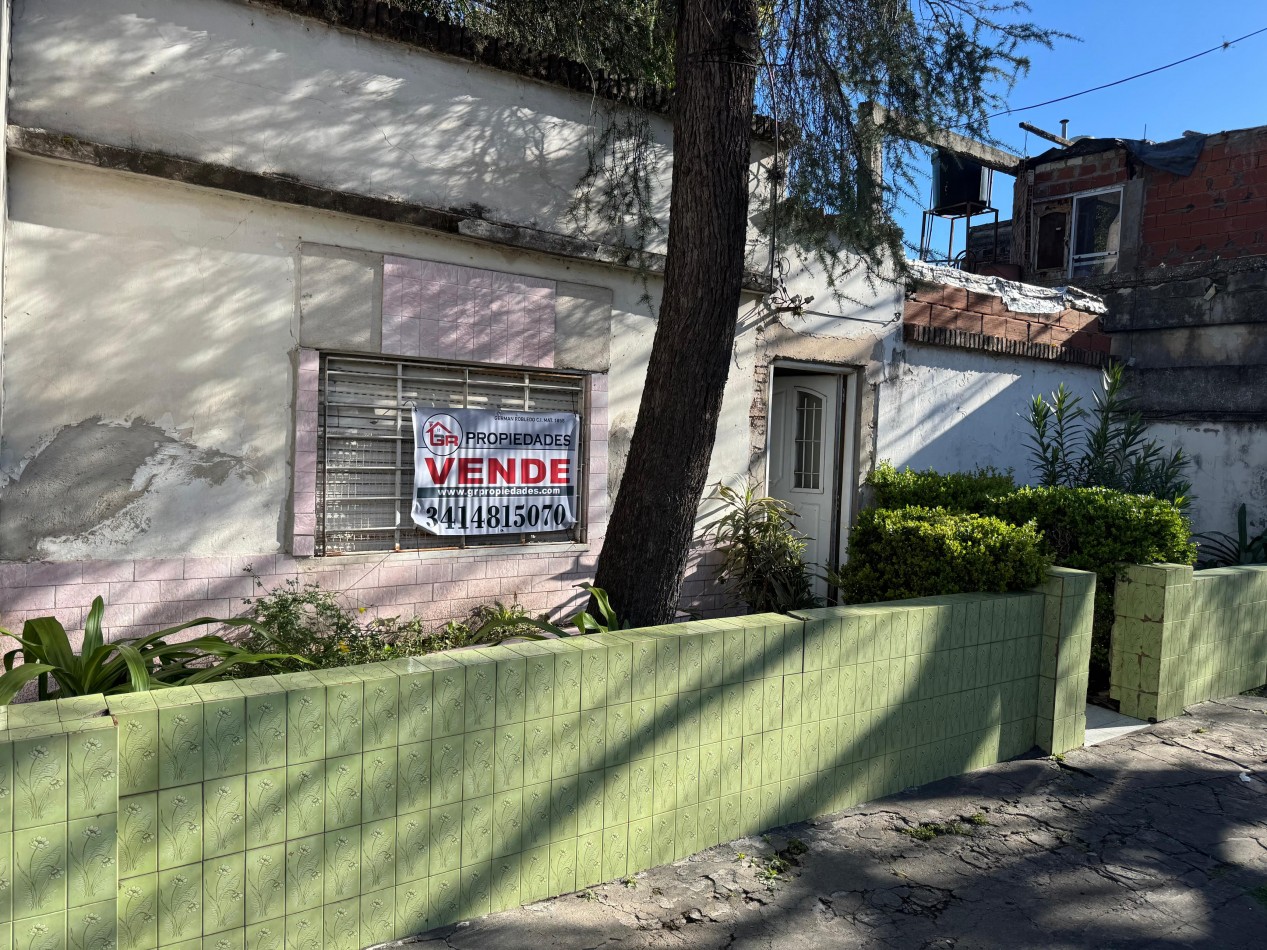 Sugasti 3400, a reciclar, un dormitorio mas comodin, fondo libre.133 m2 de lote.