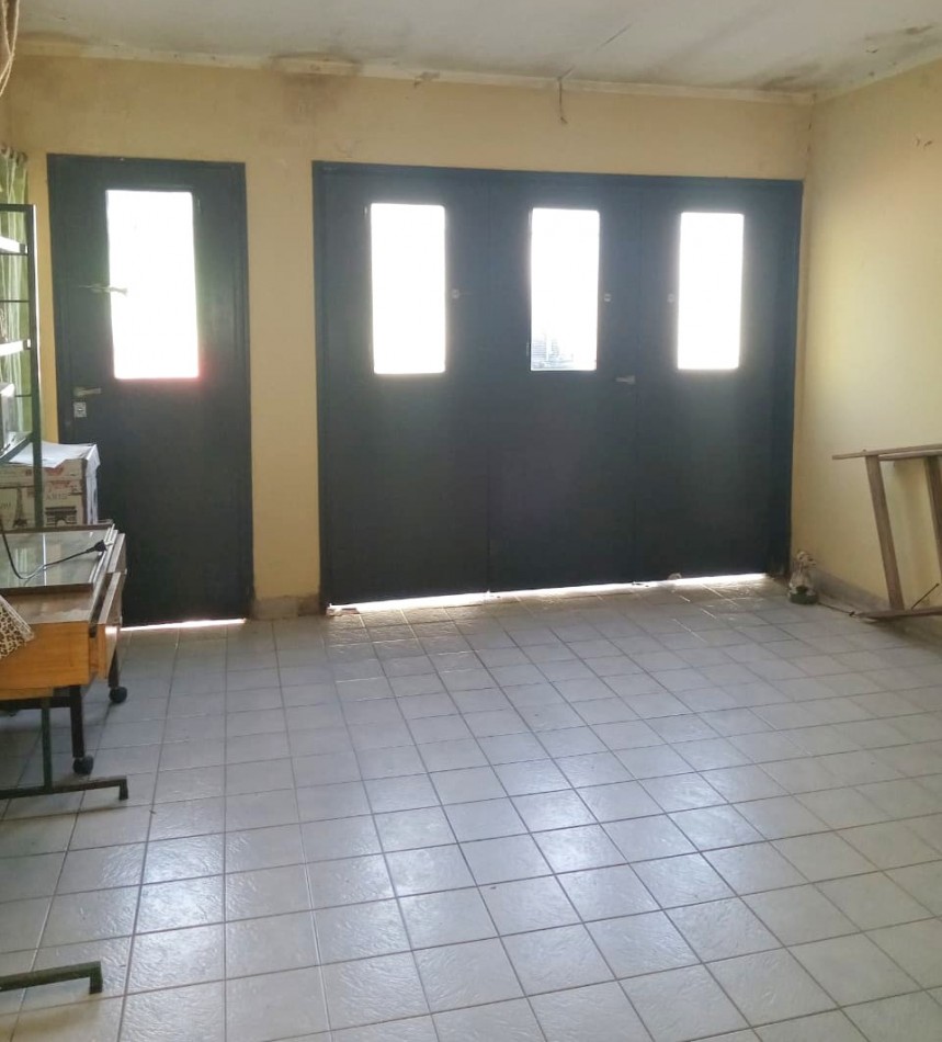 Castro Barros 5200, casa dos dormitorios, cochera, patio. Excelente ubicacion!