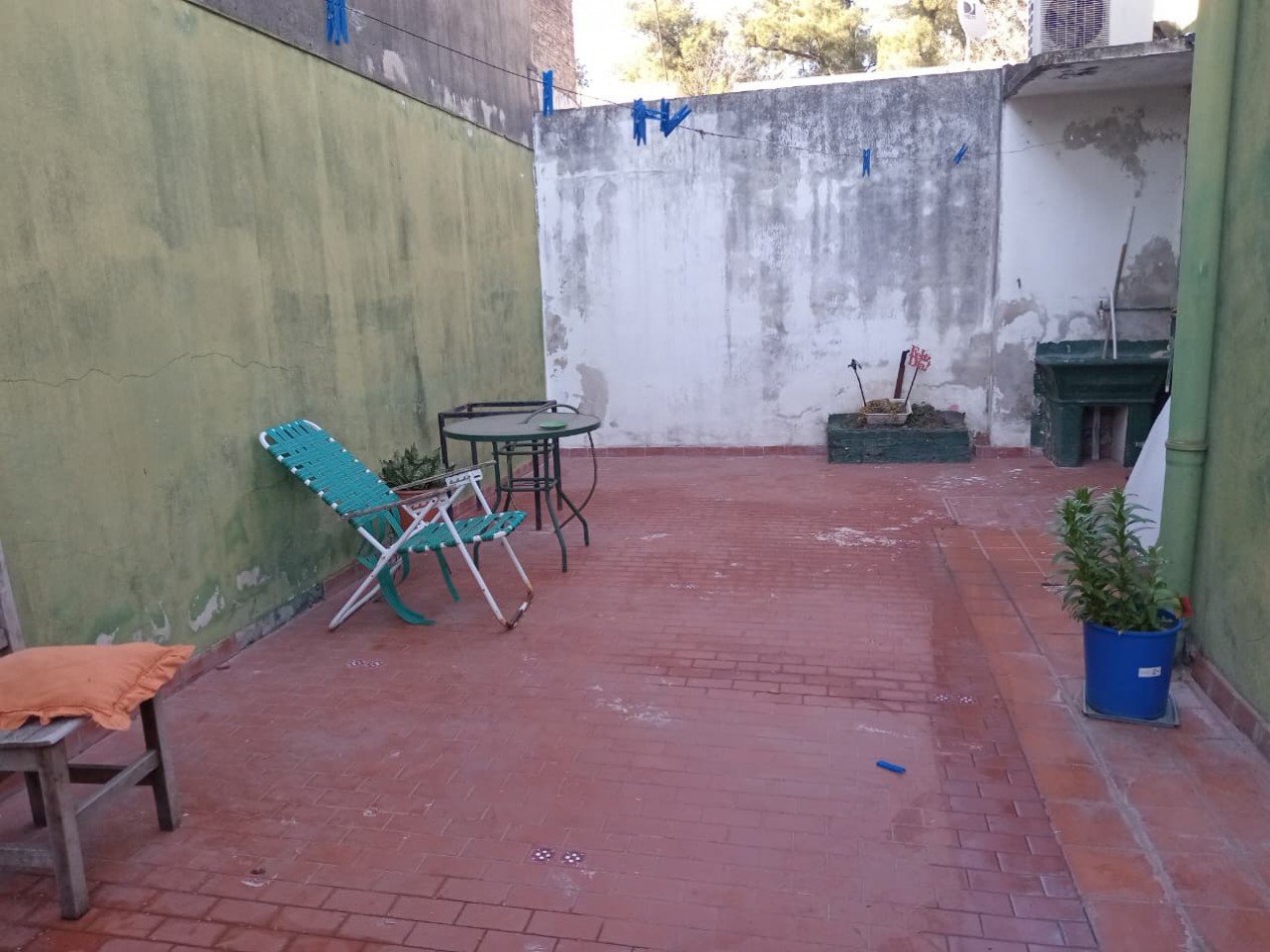 Castro Barros 5200, casa dos dormitorios, cochera, patio. Excelente ubicacion!