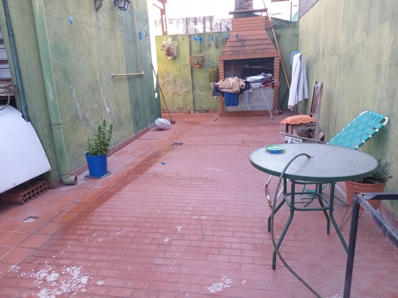 Castro Barros 5200, casa dos dormitorios, cochera, patio. Excelente ubicacion!