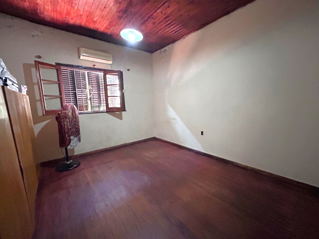 Castro Barros 5200, casa dos dormitorios, cochera, patio. Excelente ubicacion!