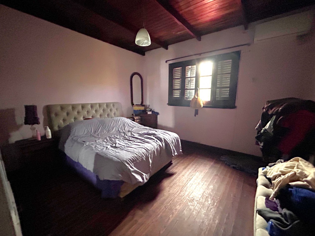 Castro Barros 5200, casa dos dormitorios, cochera, patio. Excelente ubicacion!