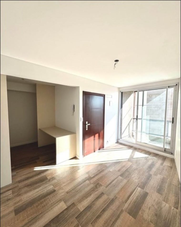 Av Francia 1600, departamento un dormitorio, en un 9° piso excelente estado.