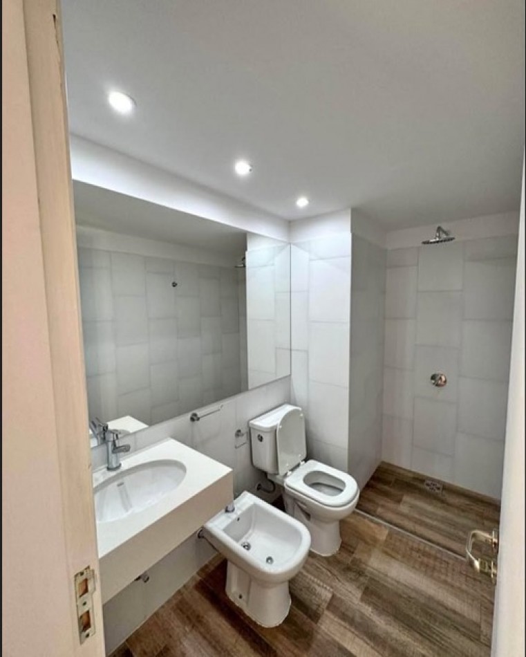 Av Francia 1600, departamento un dormitorio, en un 9° piso excelente estado.