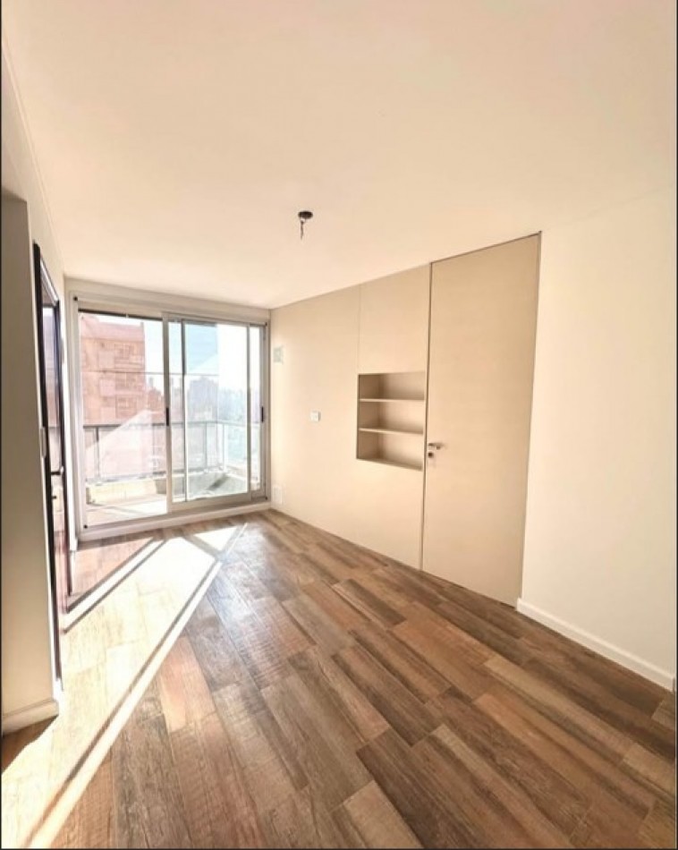Av Francia 1600, departamento un dormitorio, en un 9° piso excelente estado.