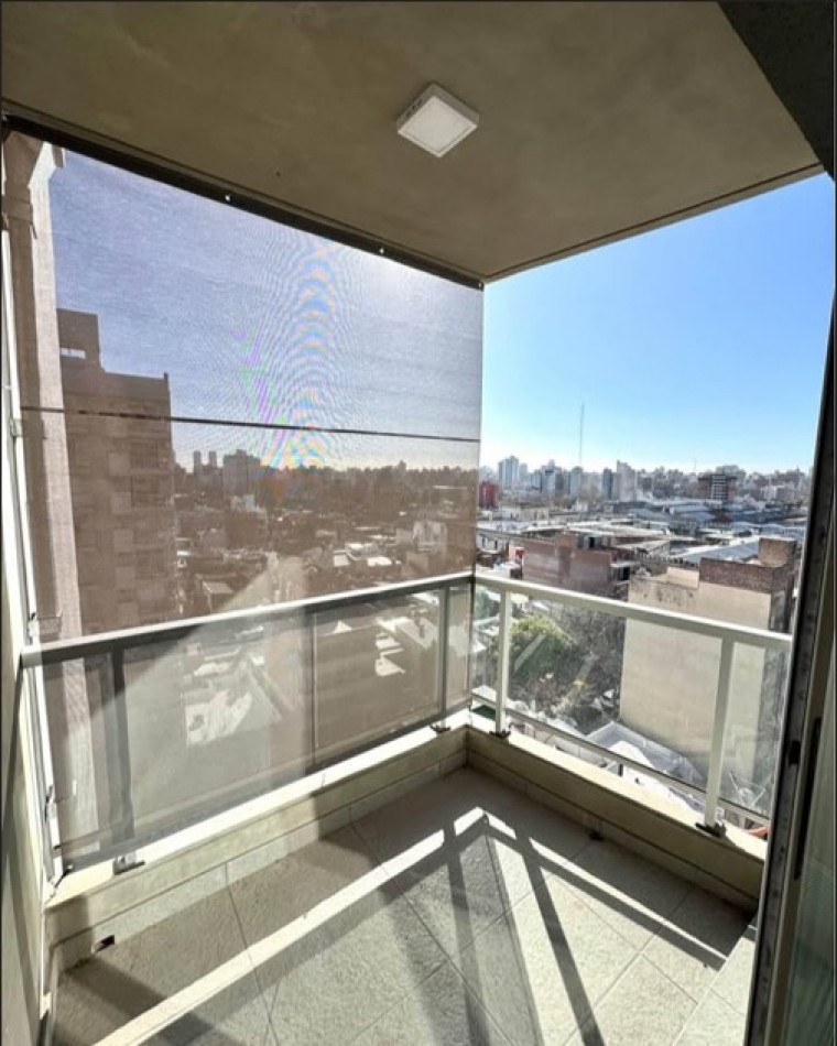 Av Francia 1600, departamento un dormitorio, en un 9° piso excelente estado.