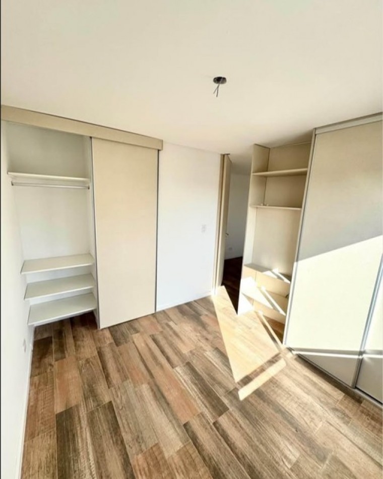 Av Francia 1600, departamento un dormitorio, en un 9° piso excelente estado.