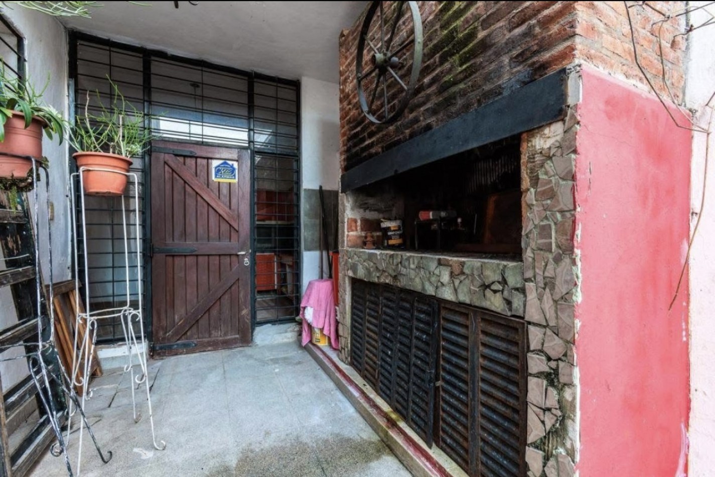 Buenos Aires 3000, casa 3 o posibilidad 4 dormitorios, ingreso vehiculos. 