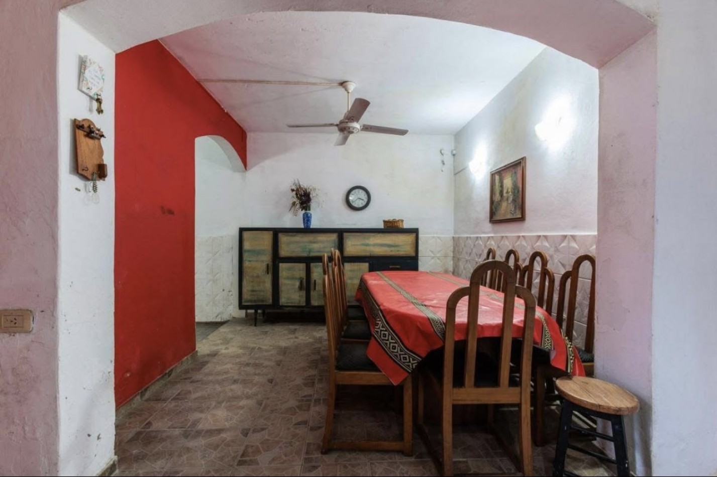 Buenos Aires 3000, casa 3 o posibilidad 4 dormitorios, ingreso vehiculos. 