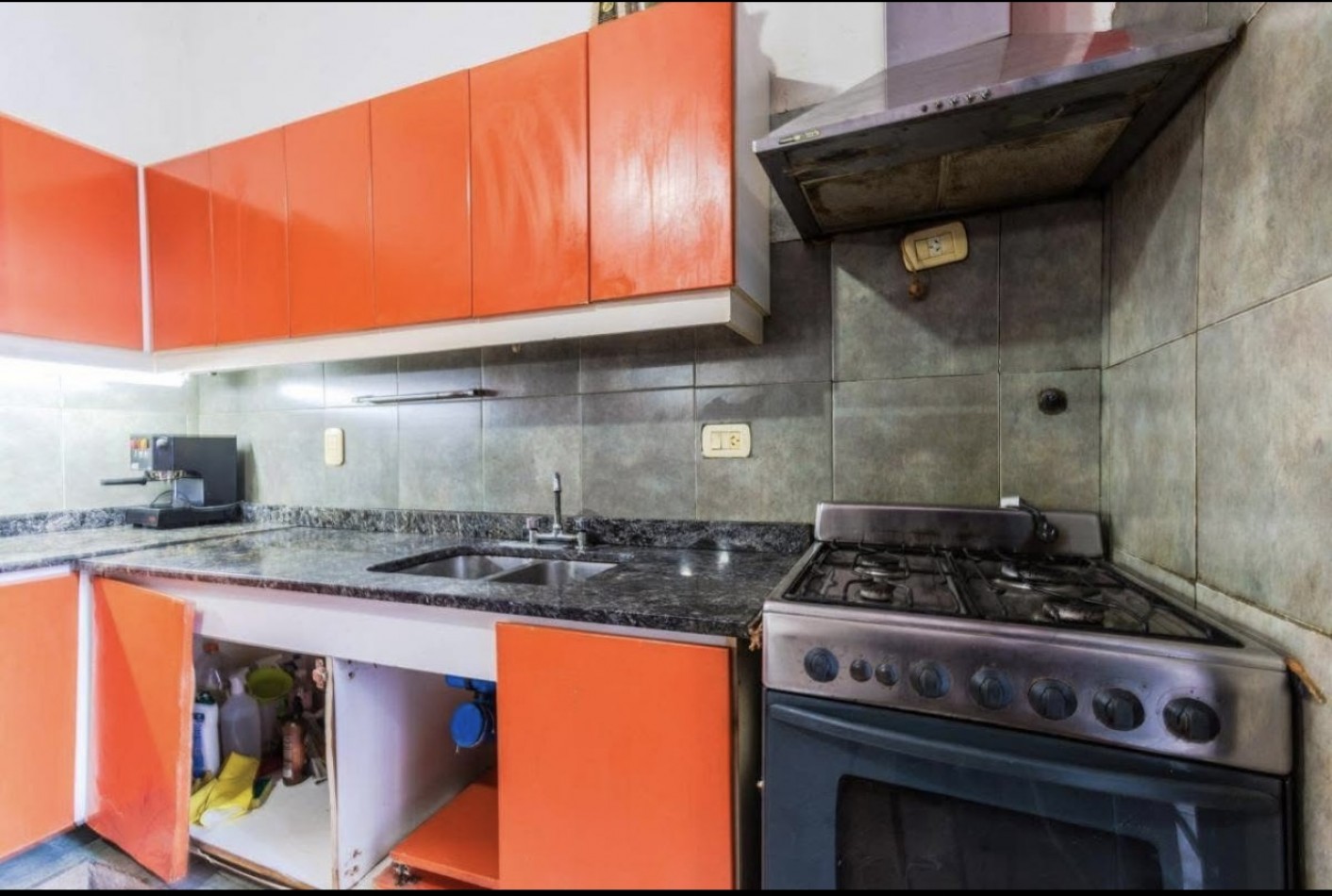 Buenos Aires 3000, casa 3 o posibilidad 4 dormitorios, ingreso vehiculos. 