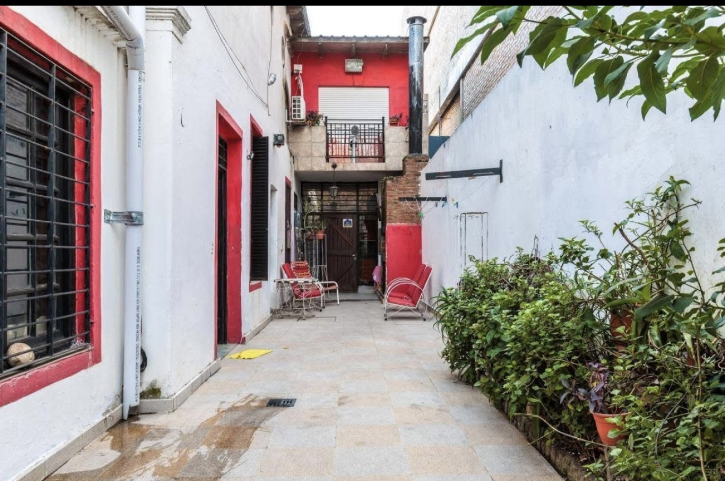 Buenos Aires 3000, casa 3 o posibilidad 4 dormitorios, ingreso vehiculos. 