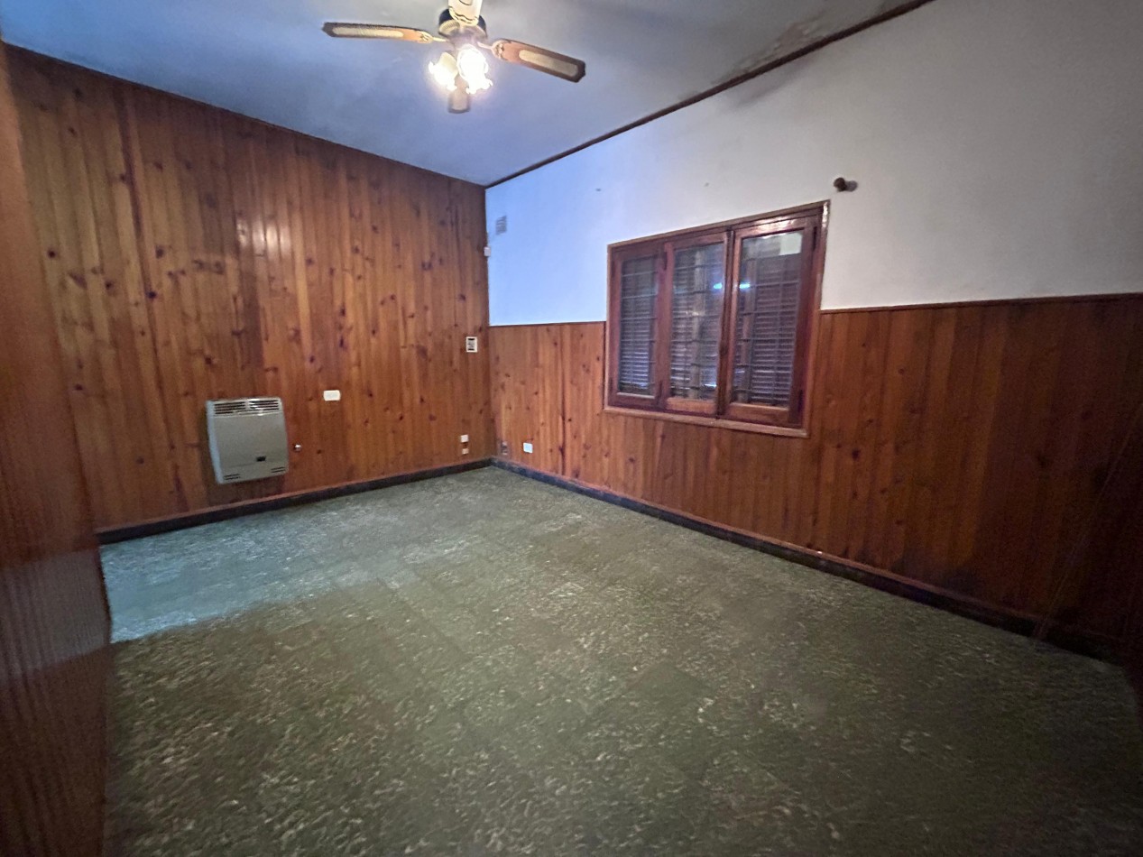 Neuquen 5900, posibilidad dos propiedades, 3 dormitorios, patio pequeño parrillero.