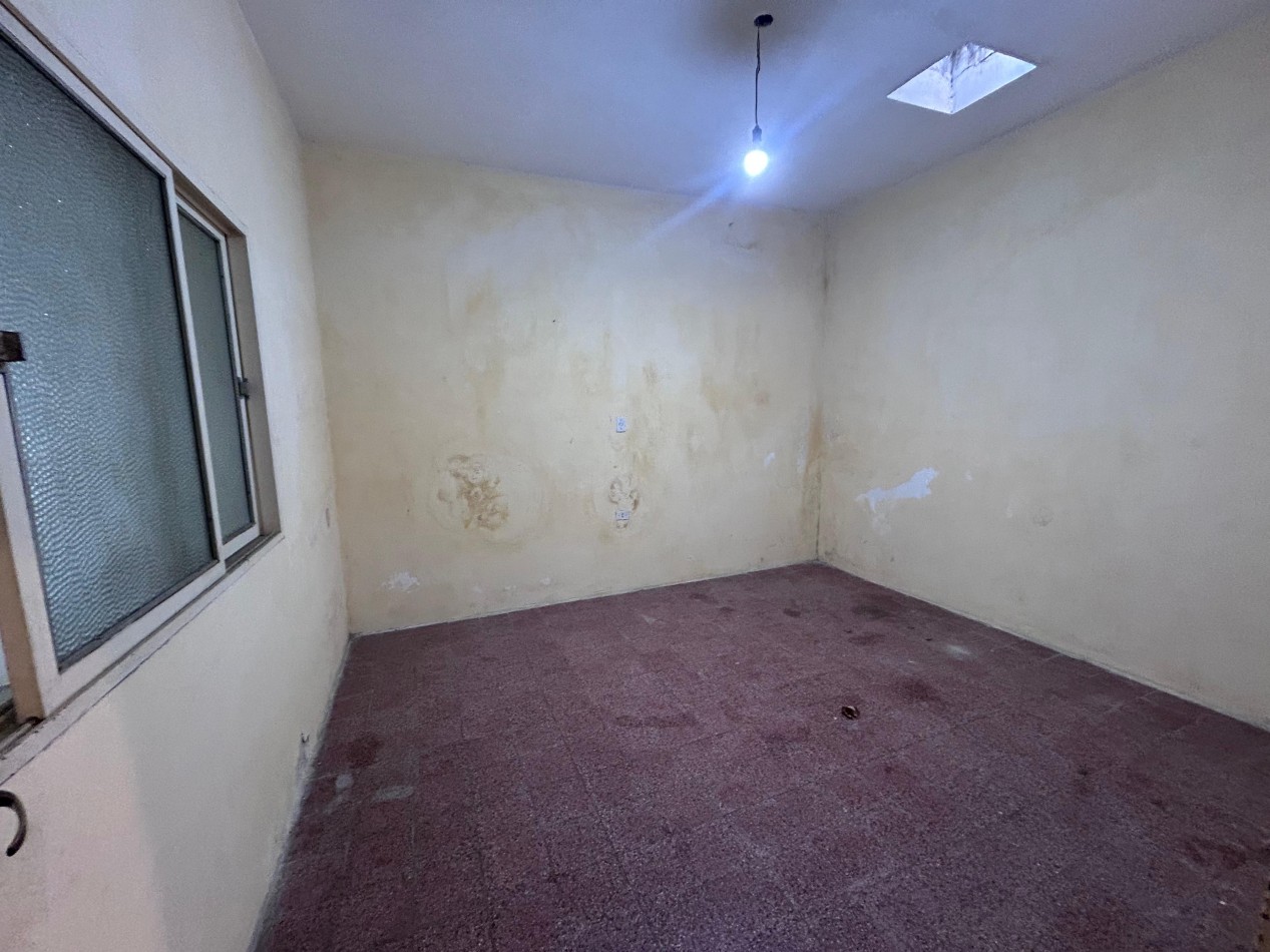 Neuquen 5900, posibilidad dos propiedades, 3 dormitorios, patio pequeño parrillero.