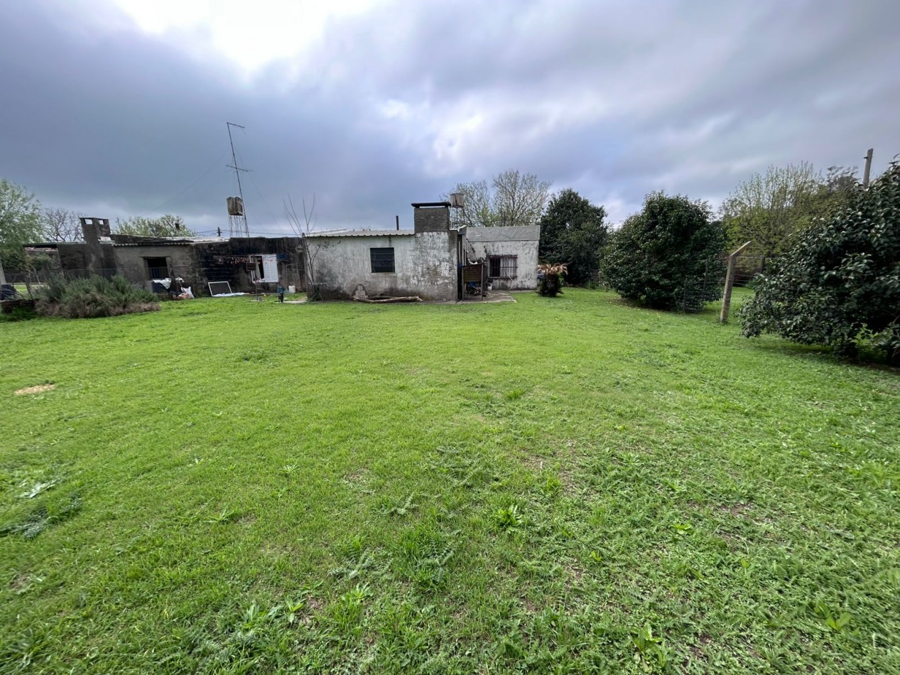 Muñoz, calle 1ro de mayo 100, 2 dormitorios, galeria, terreno amplio 