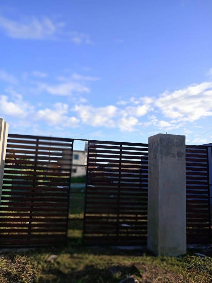 La Carolina, terreno de 300 m2, Pileta y Tapial construido.