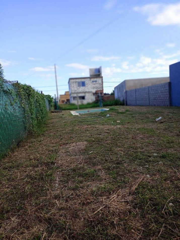 La Carolina, terreno de 300 m2, Pileta y Tapial construido.