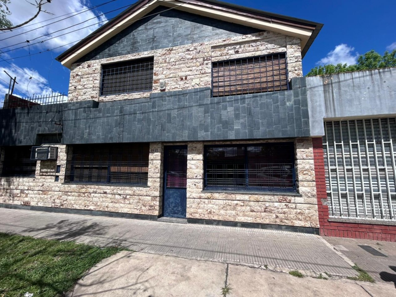 Pte Quintana 3600, 4 dormitorios + local comercial amplio.