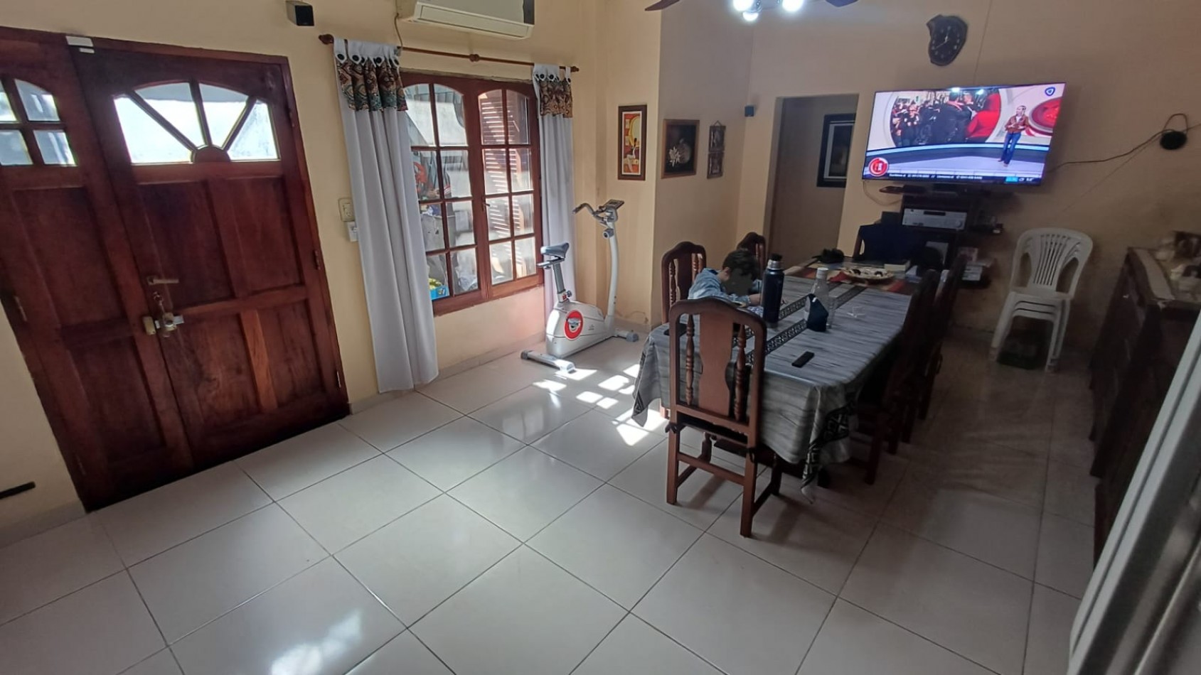 Marsella 5500, 3 dormitorios, patio, cochera doble.