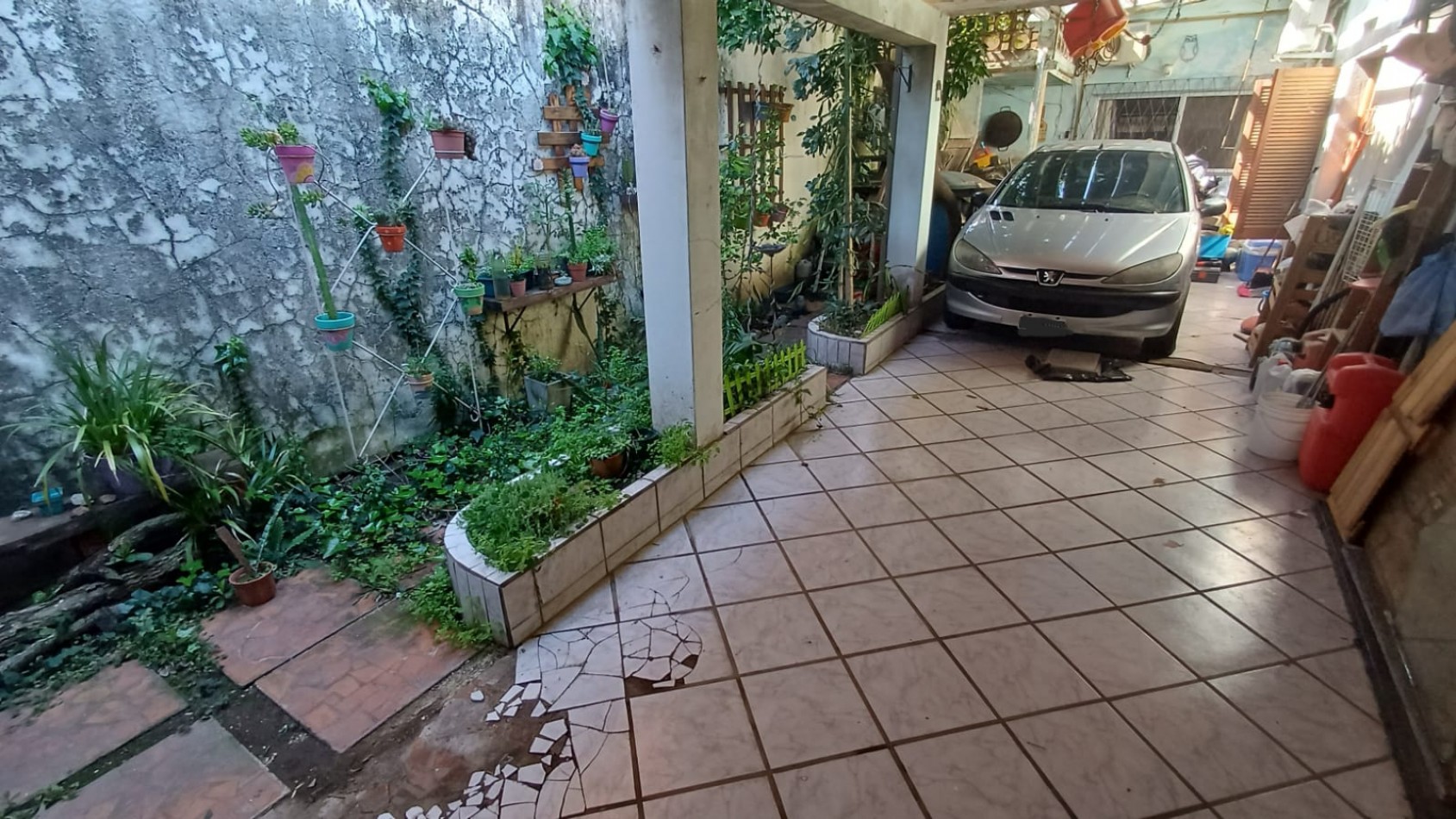 Marsella 5500, 3 dormitorios, patio, cochera doble.